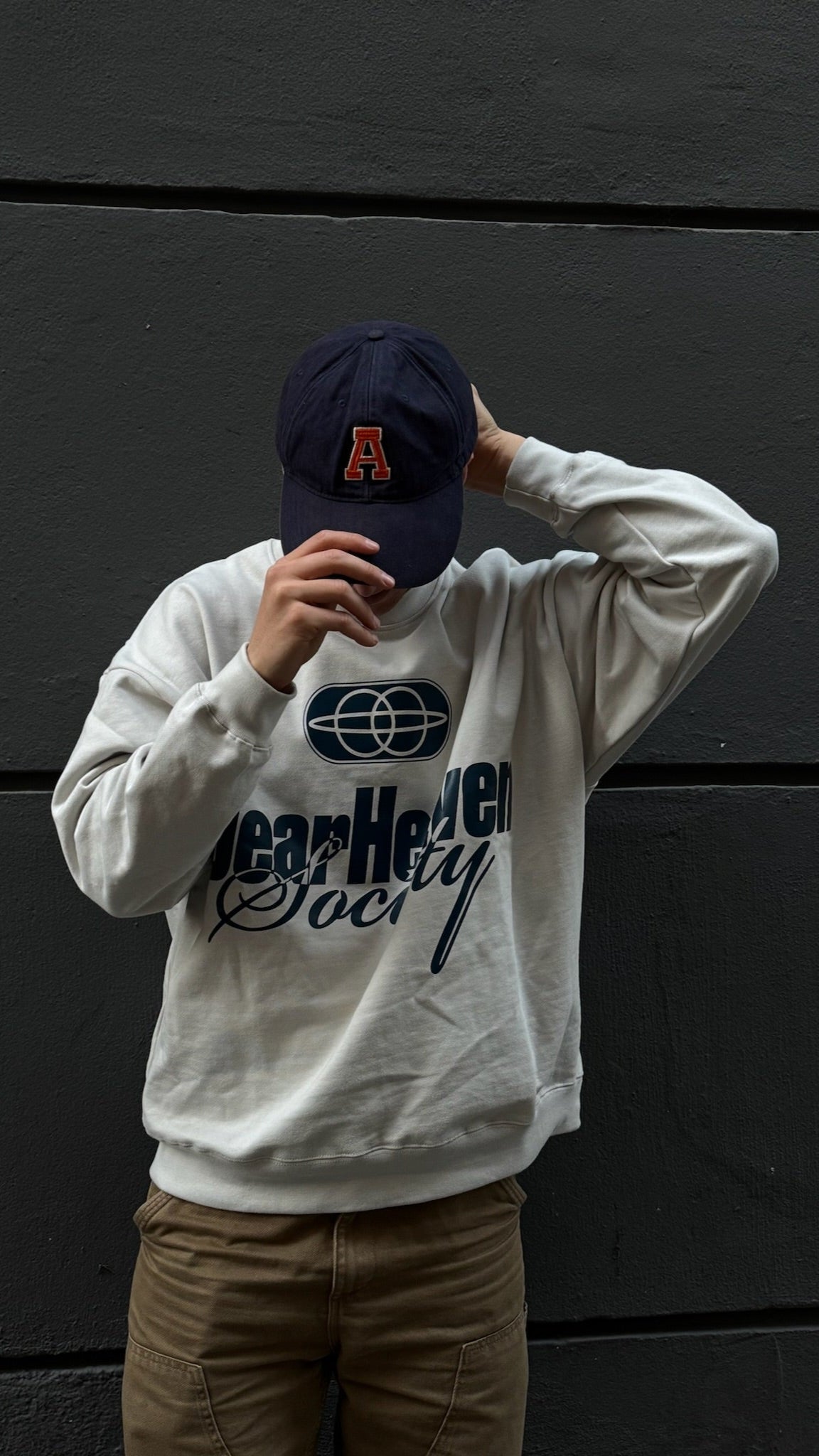 SOCIETY LIGHT GREY SWEATSHIRT