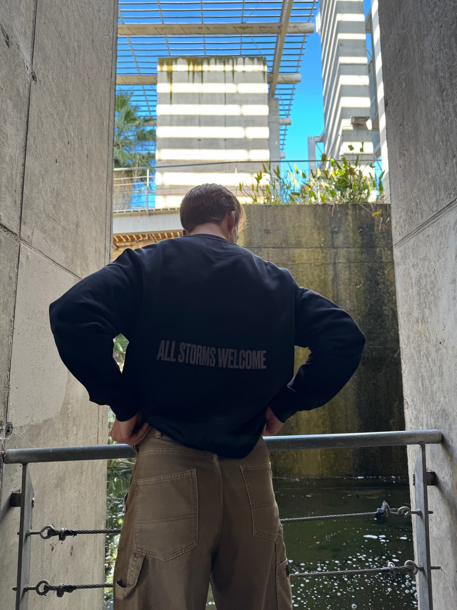 SOCIETY BLACK SWEATSHIRT