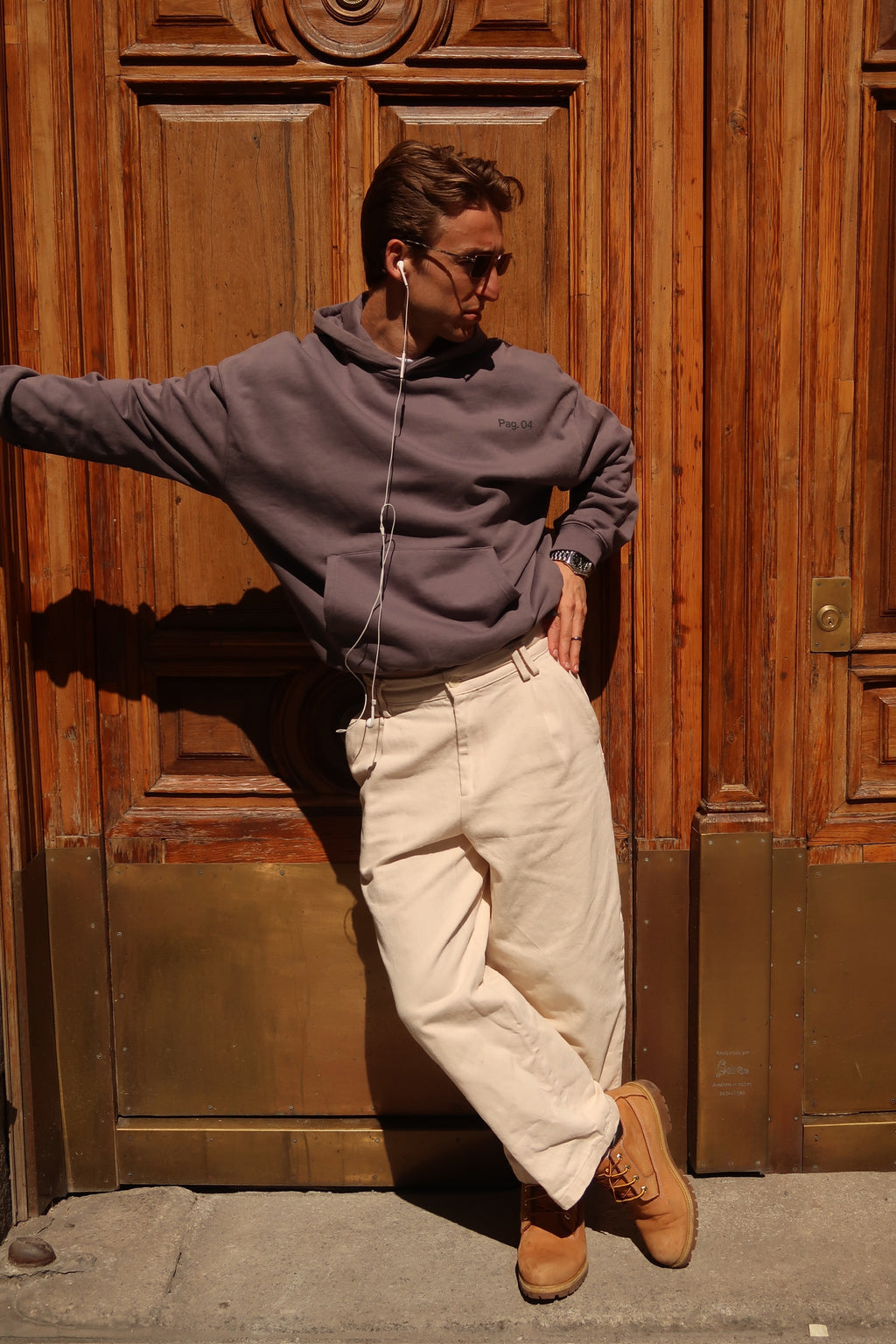 PAG 04 SUDADERA GRIS