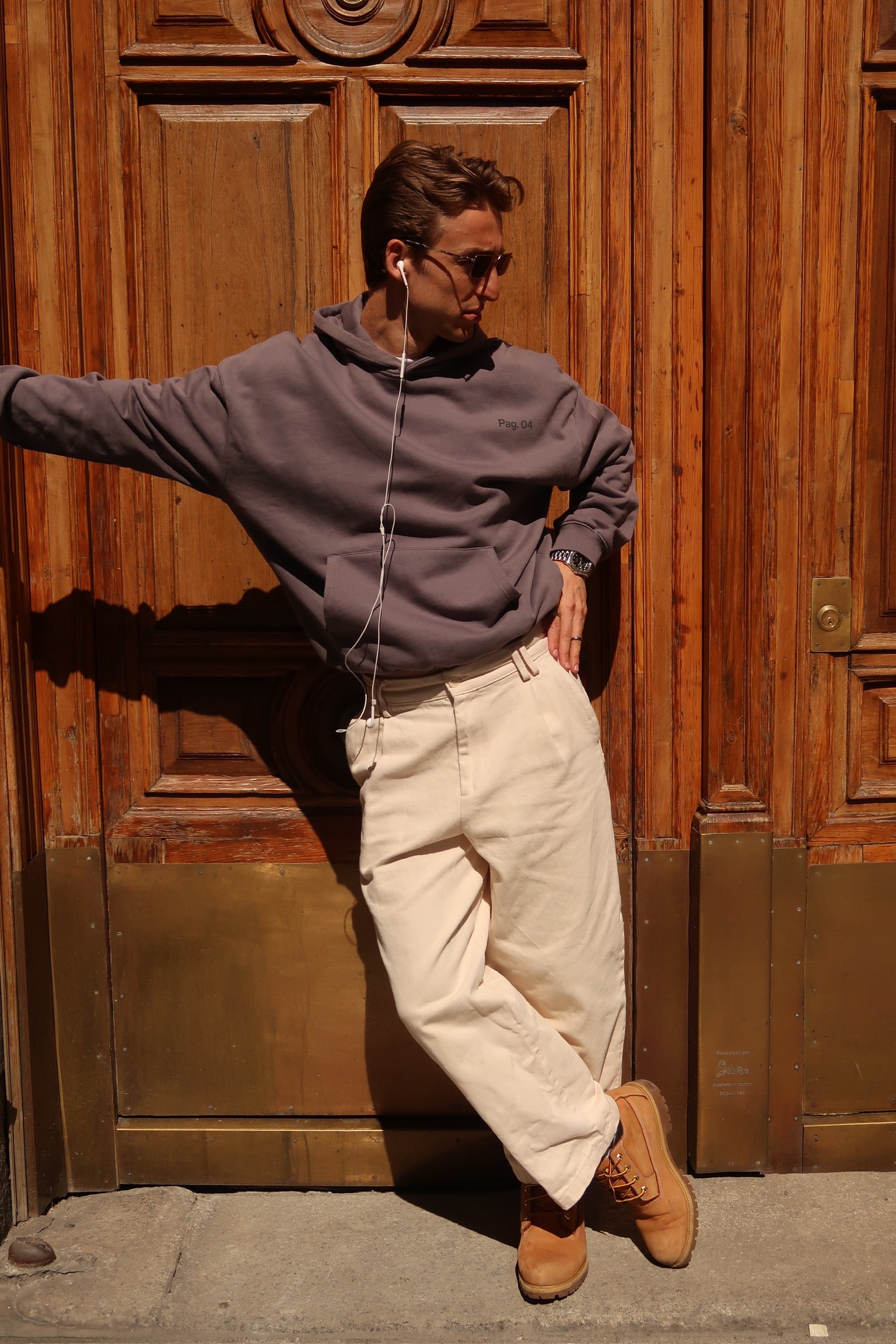 PAG 04 SUDADERA GRIS