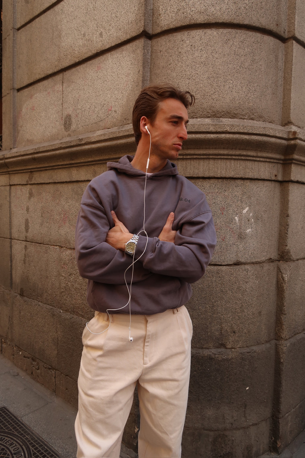 PAG 04 SUDADERA GRIS