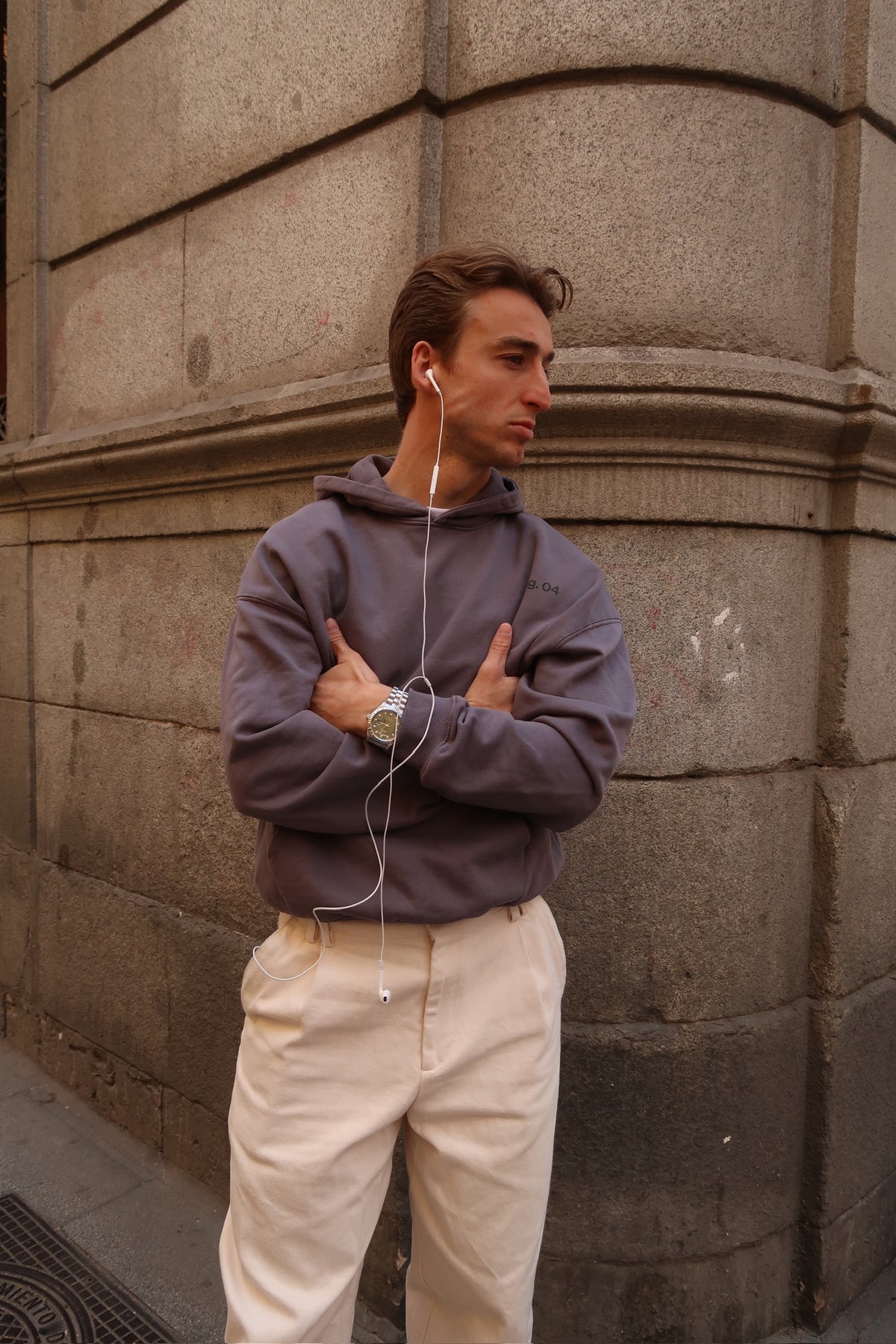 PAG 04 SUDADERA GRIS