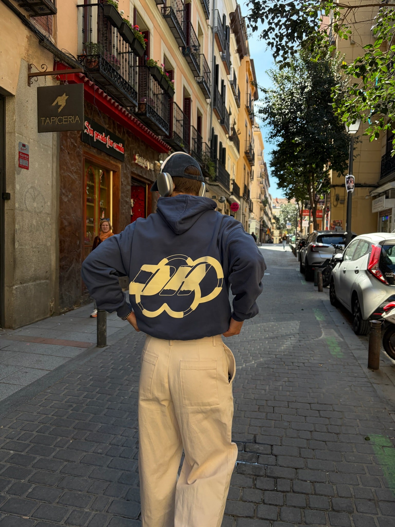 PAG 04 SUDADERA AZUL