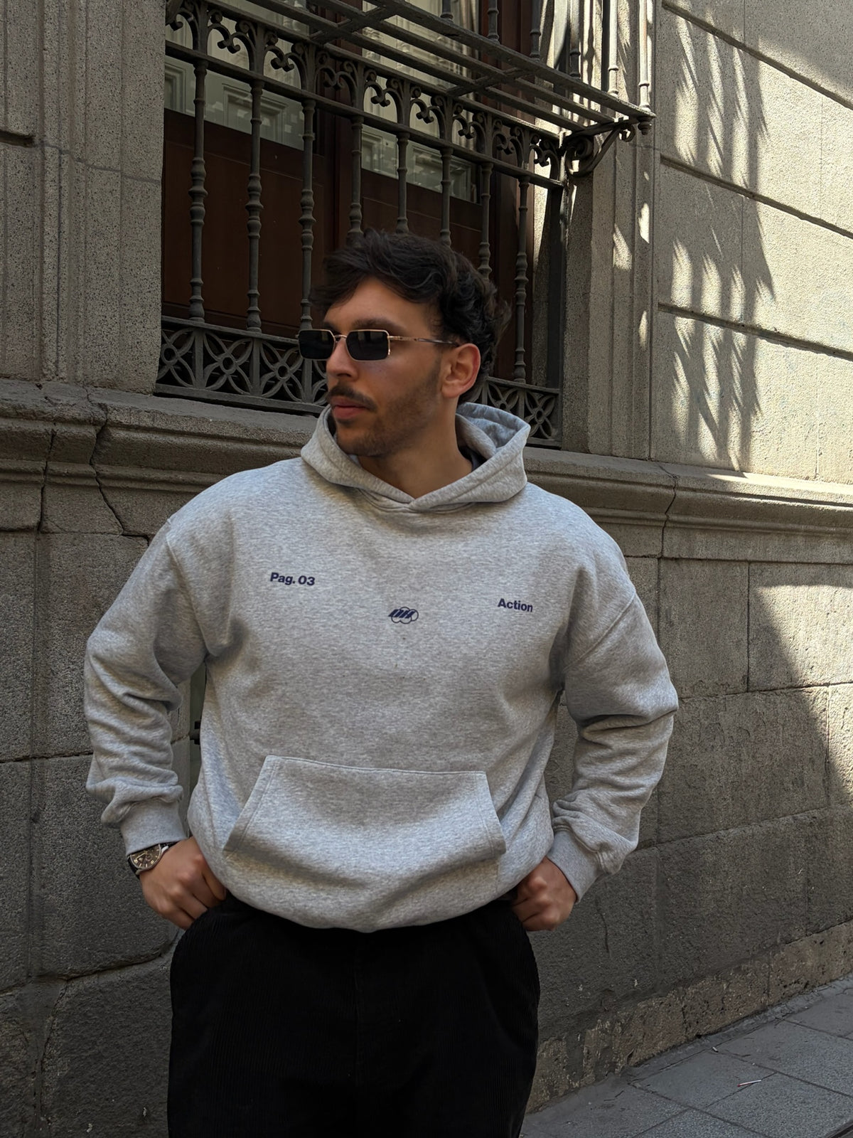 PAG 03 SUDADERA GRIS