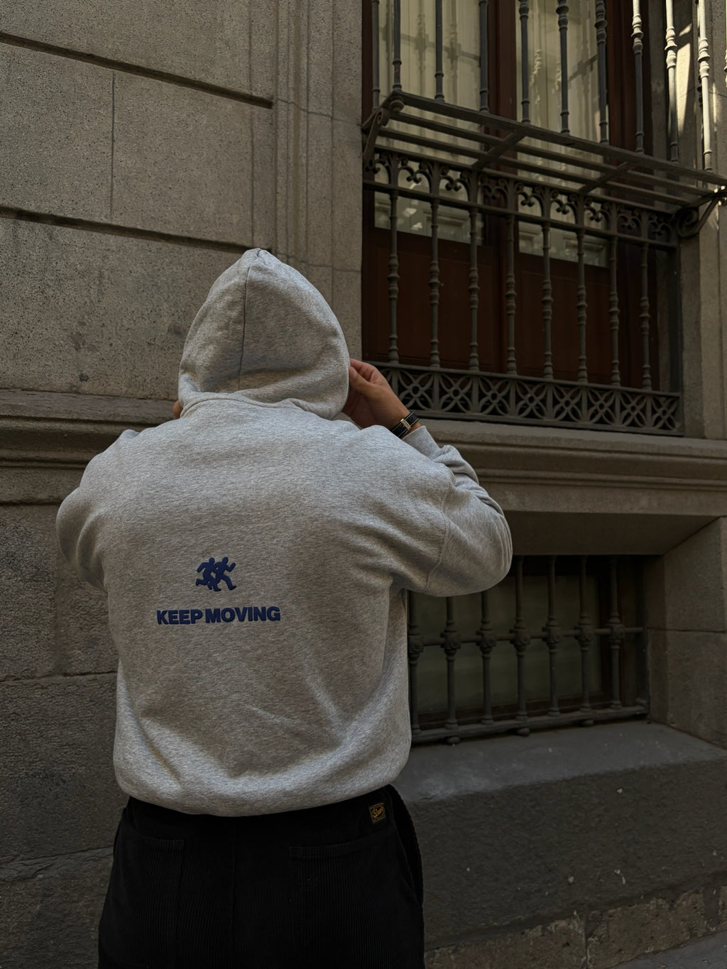 PAG 03 SUDADERA GRIS