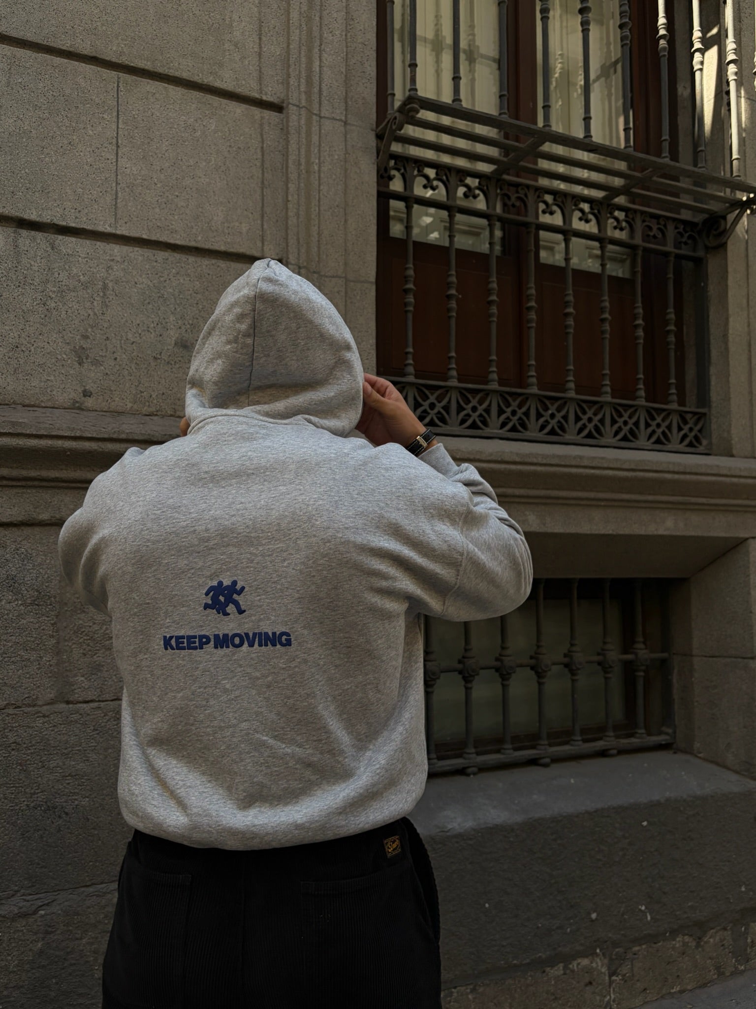 PAG 03 SUDADERA GRIS