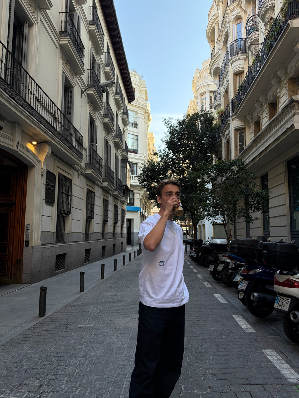 PAG 02 CAMISETA BLANCA