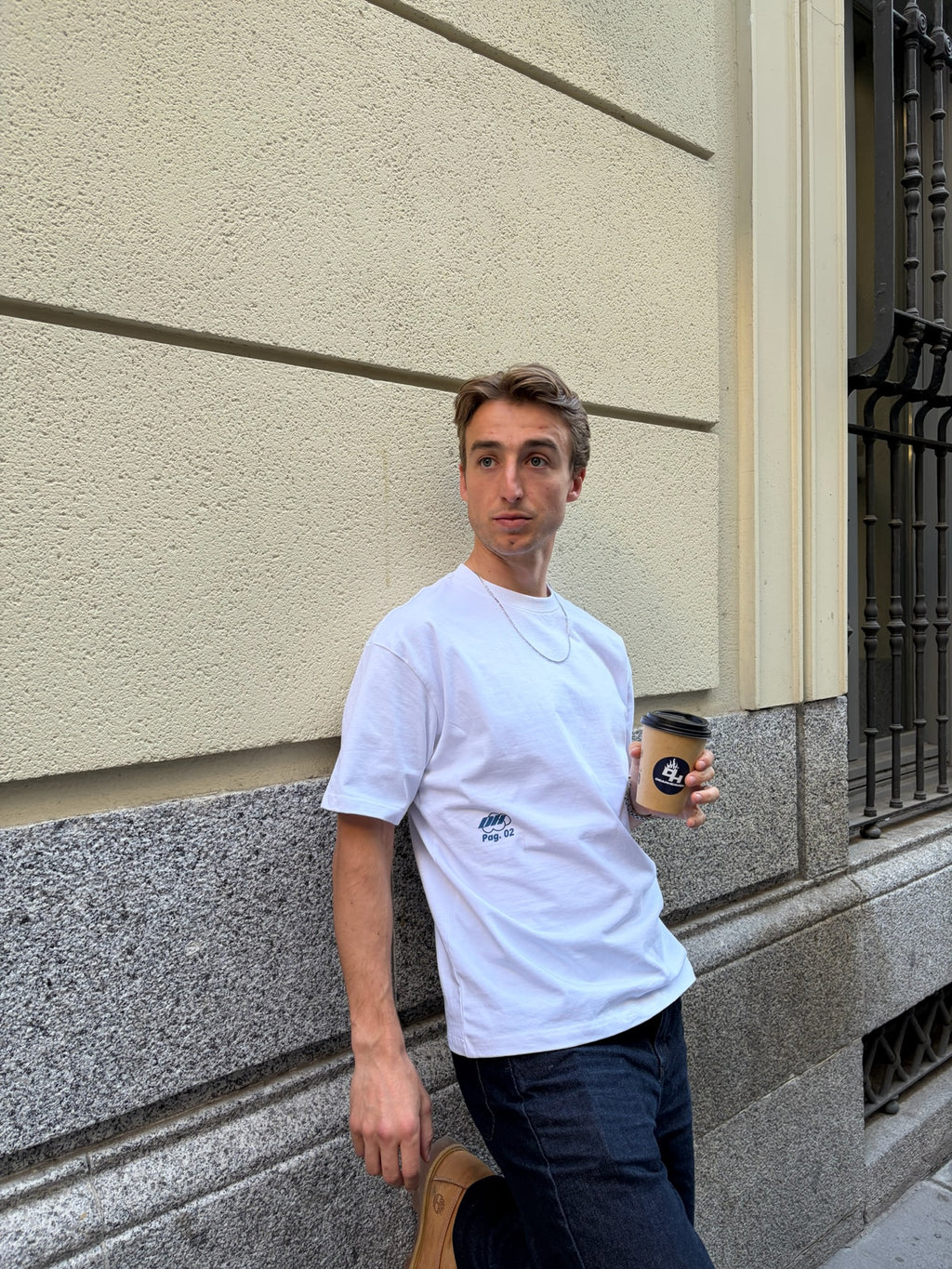 PAG 02 CAMISETA BLANCA