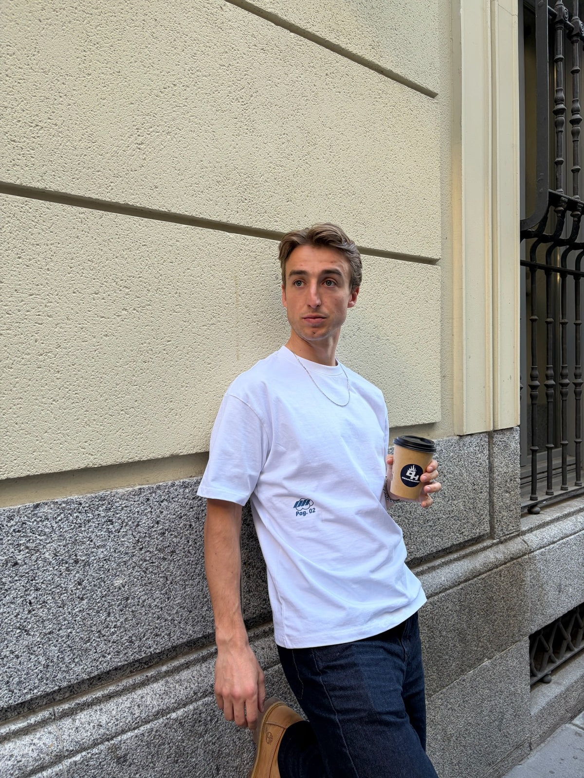 PAG 02 CAMISETA BLANCA