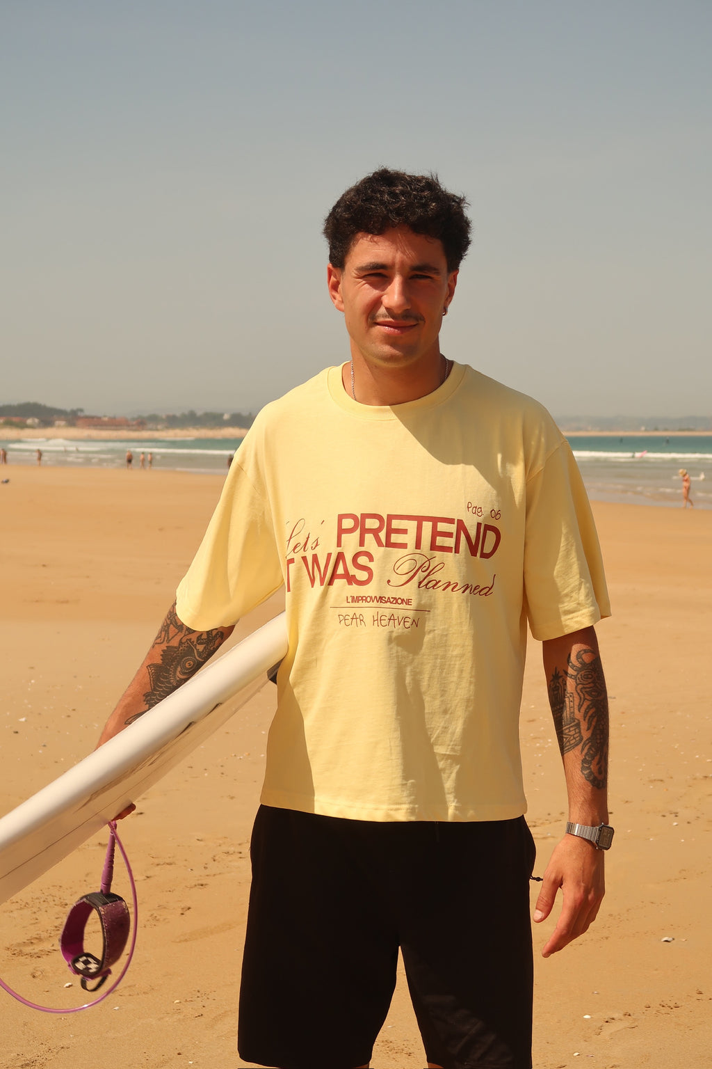 PAG 06 CAMISETA AMARILLA