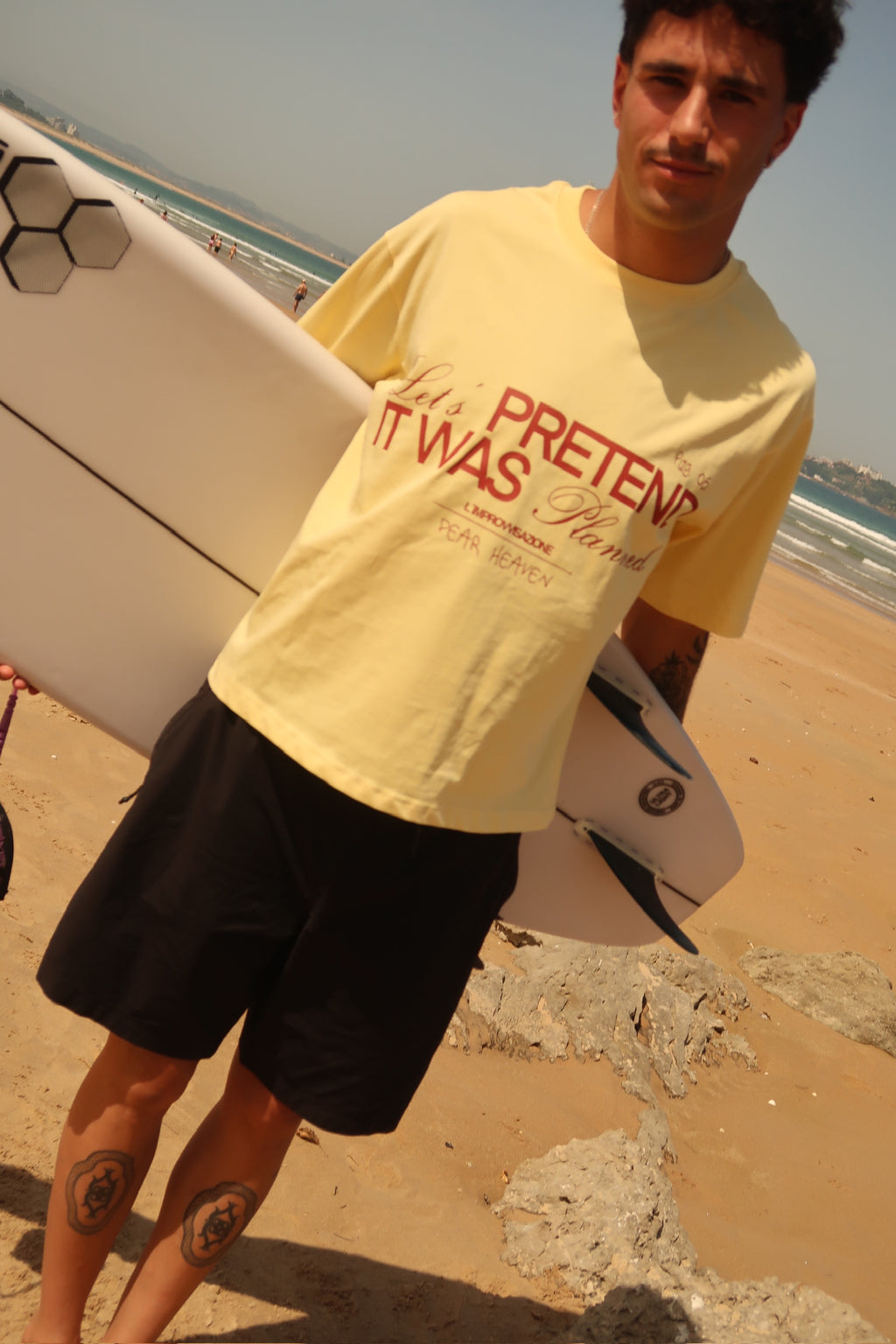 PAG 06 CAMISETA AMARILLA