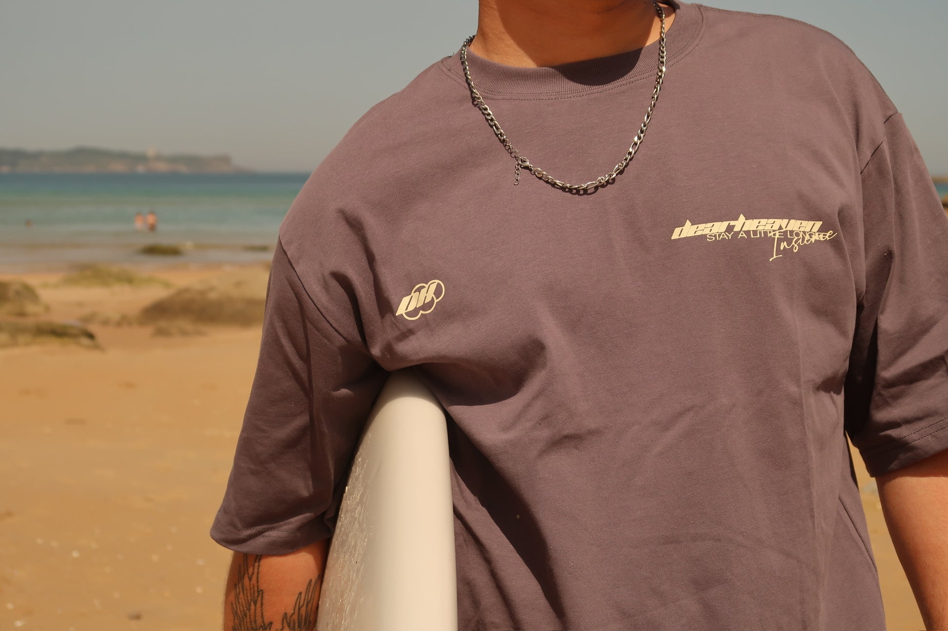 PAG 08 CAMISETA GRIS