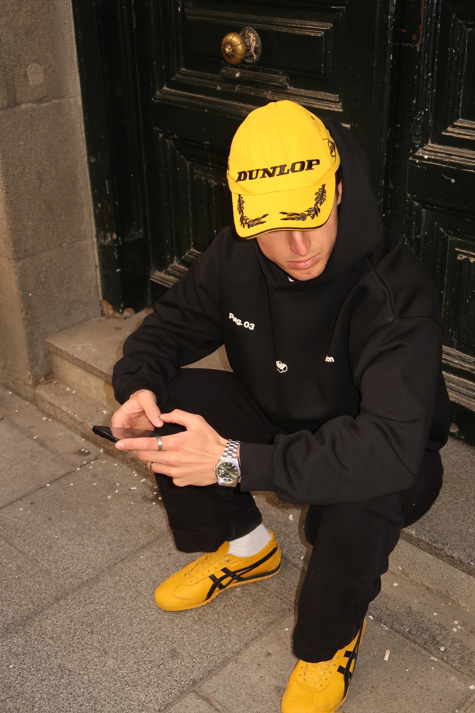 PAG 03 SUDADERA NEGRA